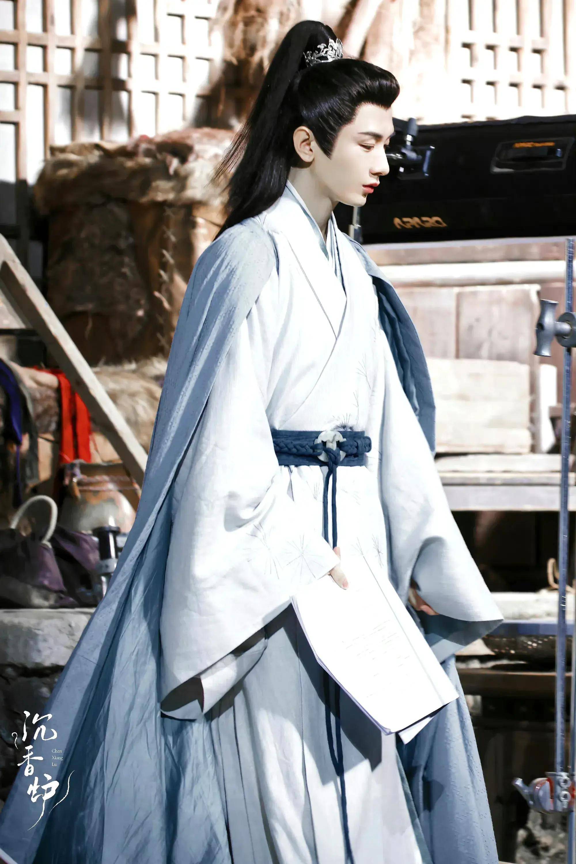 成毅"懵圈"瞬间爆红!何老师金句护体,网友:这波呆萌我粉了!