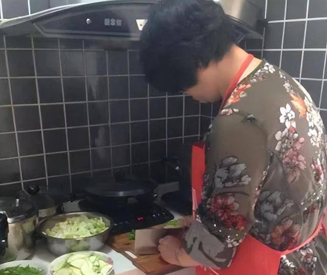 回顾:40岁保姆为拆迁款嫁64岁老头,迁拆发现,房子不在