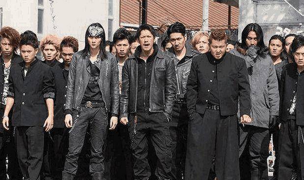 黑帮堂主出国3年训练归来,老婆被老大霸占,他一怒之下血洗帮派