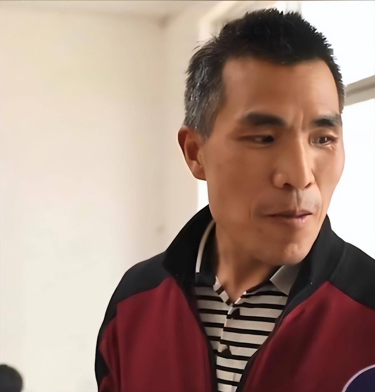 回顾张鹏程辞掉高薪,回到大山当校长,"一贫如洗白了头",他图什么