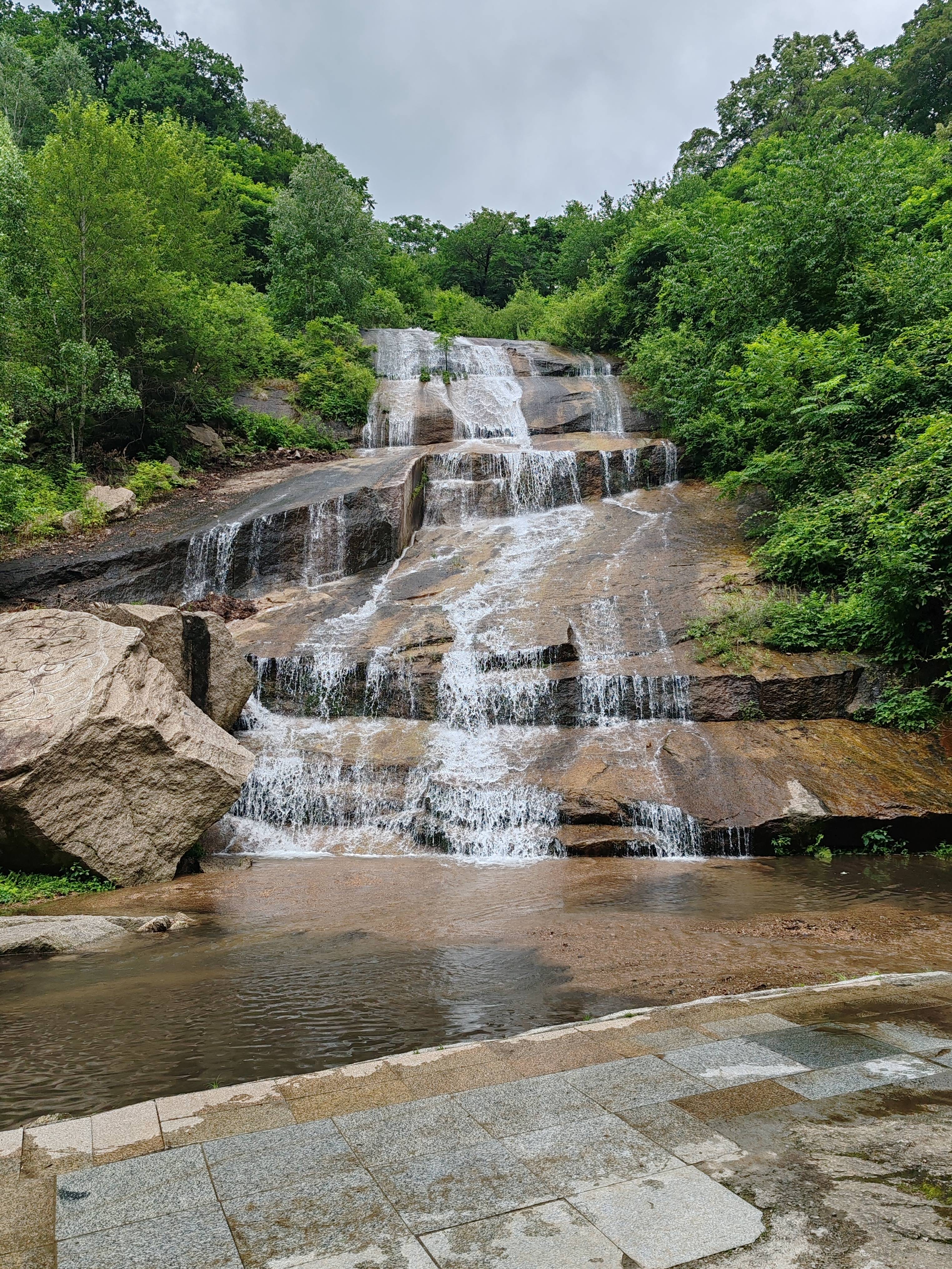 吉林蛟河虎脸瀑布,是一处休闲娱乐好去处!