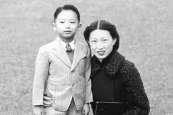 婚后的两人相处还算和睦,于凤至也一连为张家诞下了三个儿子.