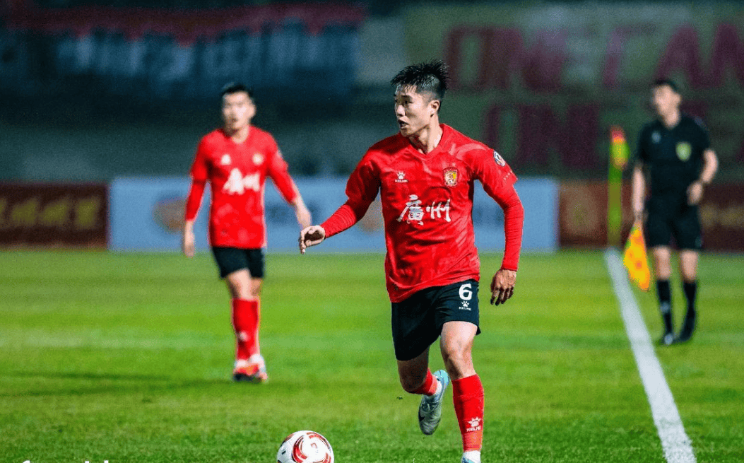 广州队大胜黑龙江冰城，阿雷格利亚再显神威，你们支持归化他吗？-广东vs黑龙江比分