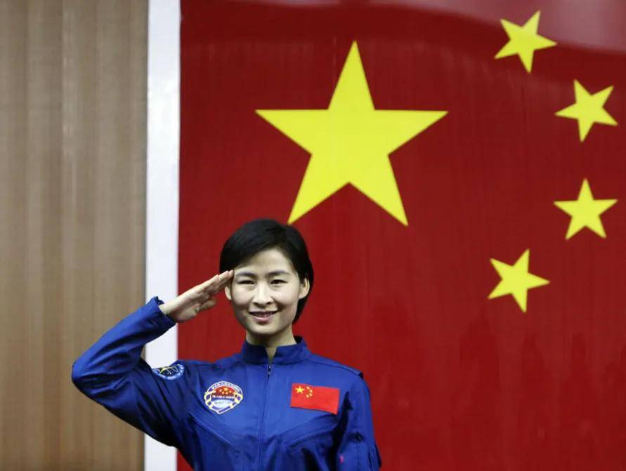中国第一次载人登月,有女航天员?刘洋:也许会登上月球