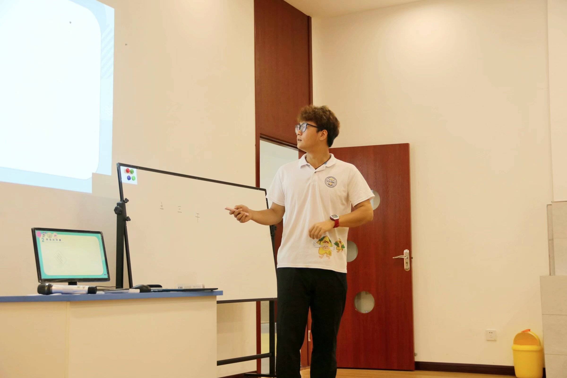 重庆学子三下乡:走进网络安全课堂 维护青少年网民利益_知识_龚道鑫