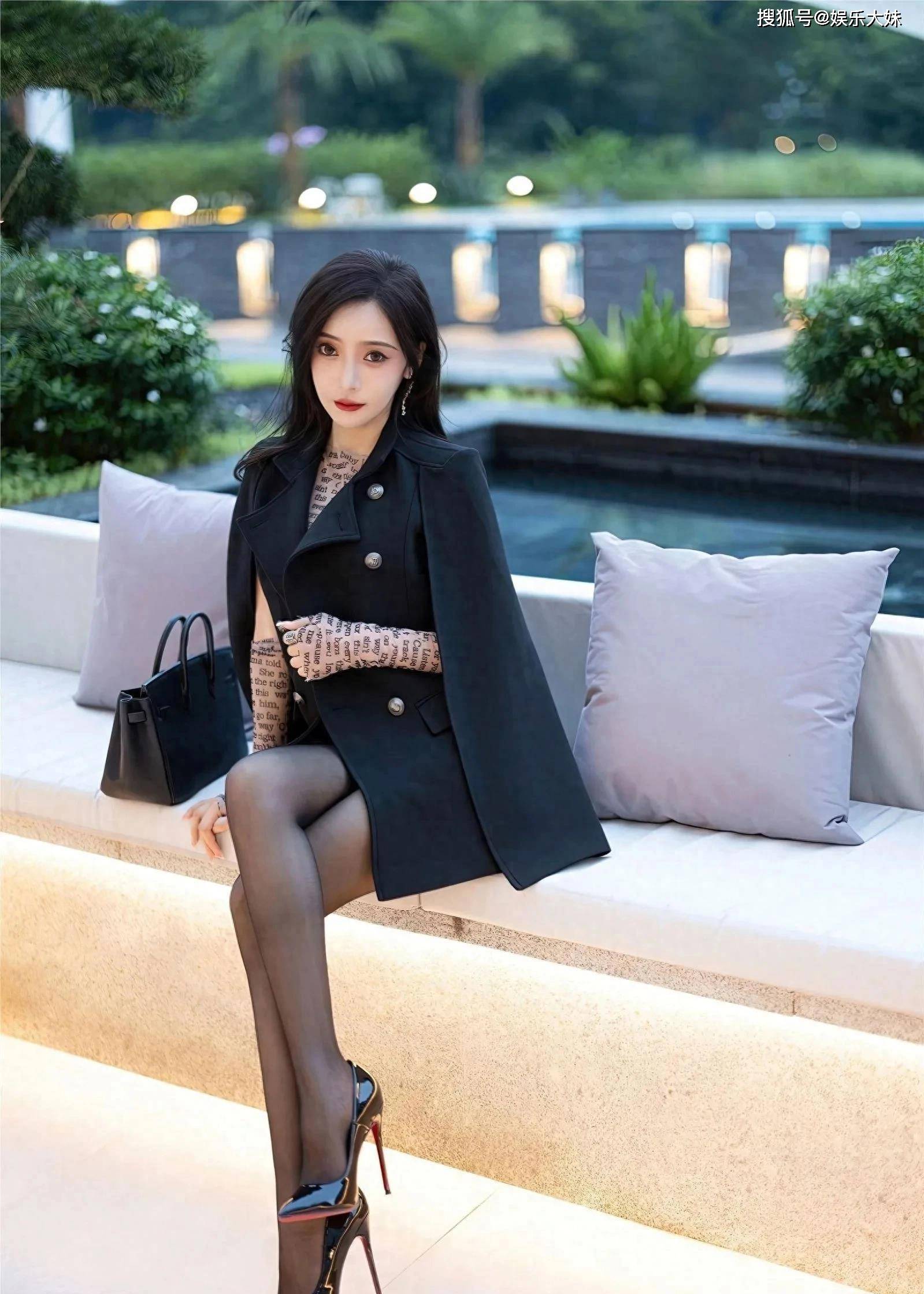 身材火爆成为"晶女郎" !让人无法招架的御姐女神王馨瑶!(图集)