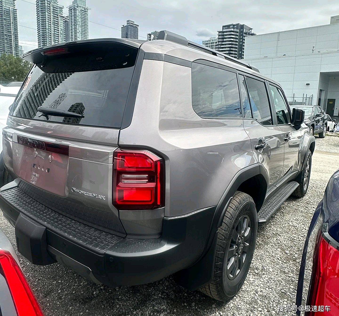 震撼登场!新款丰田普拉多重塑越野传奇