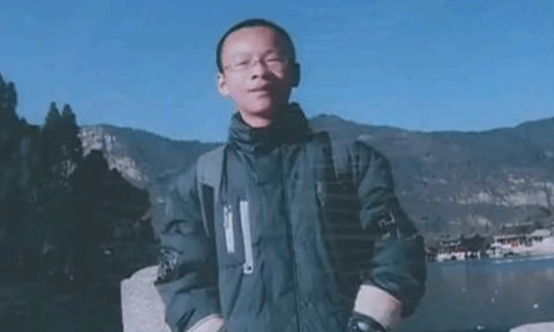 四川男孩考709分,父母普通人,没空调手机,一个月饼分三份_谢畅_孩子