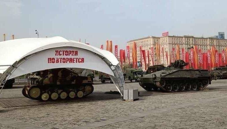 为了彰显俄军的赫赫武功,俄罗斯人居然将库宾卡的一辆二战时的"黄鼠狼