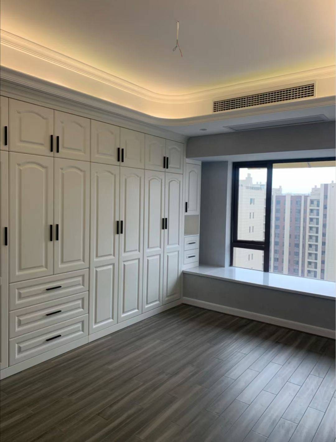 小空间巧妙定制家具,小户型如何利用每一寸空间打造理想衣柜