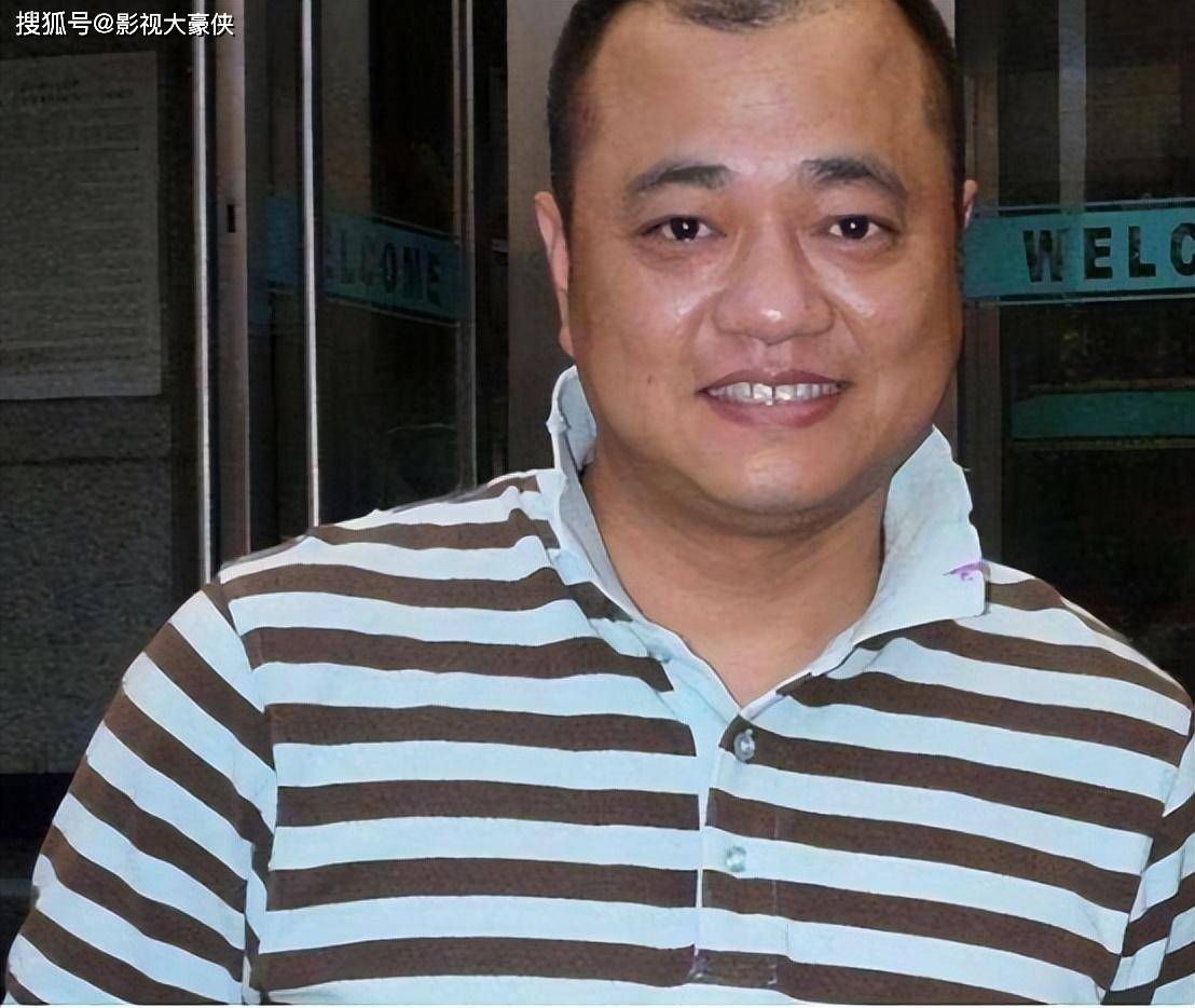 后来张家豪彻底放飞自我,辍学加入社会,开始在街头混起了黑道生涯.