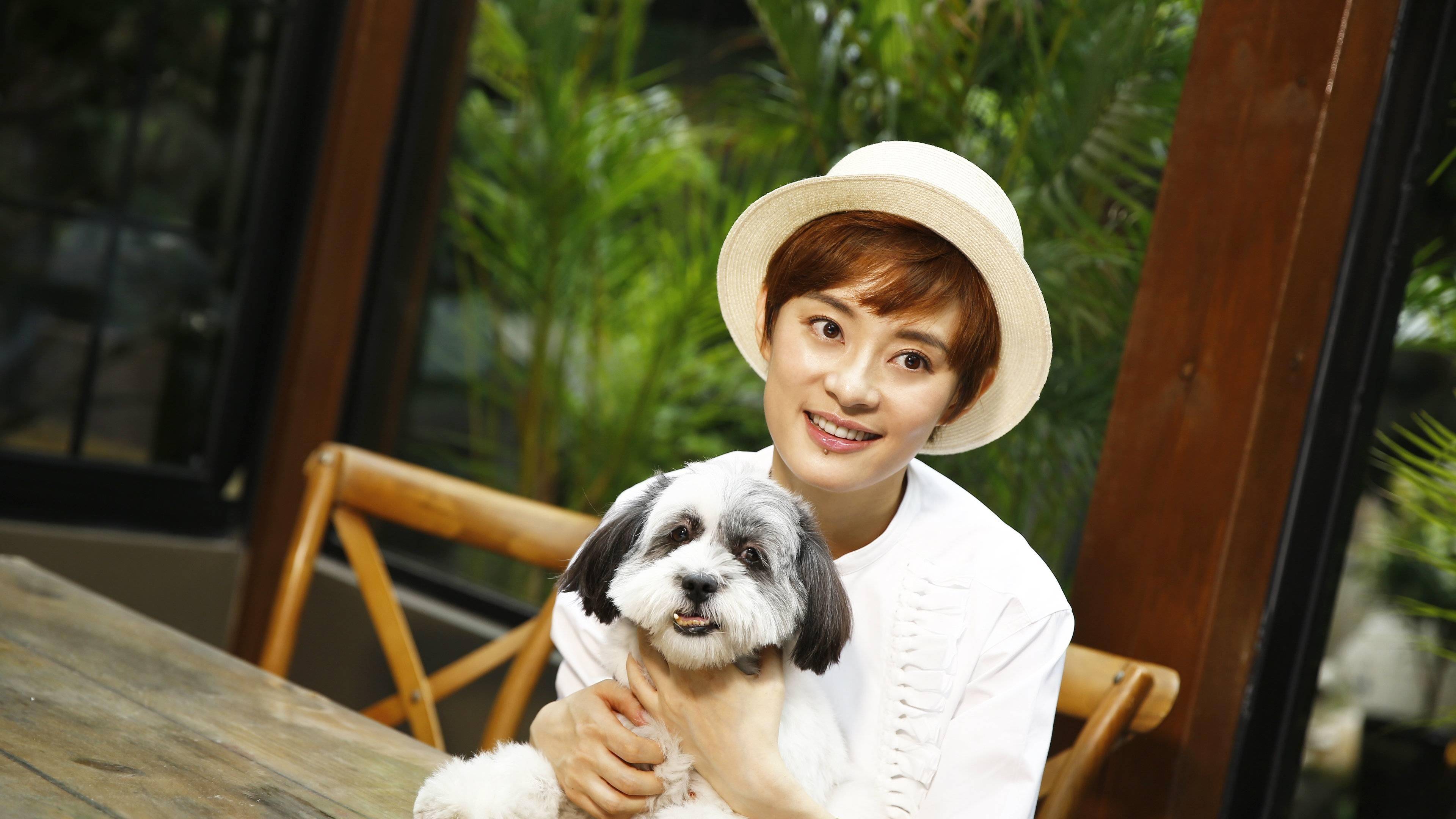 孙俪发文称是"天选打工人"体质,邓超留言互动,被网友骂上热搜