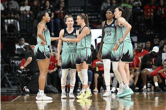 美职女篮:天空vs自由