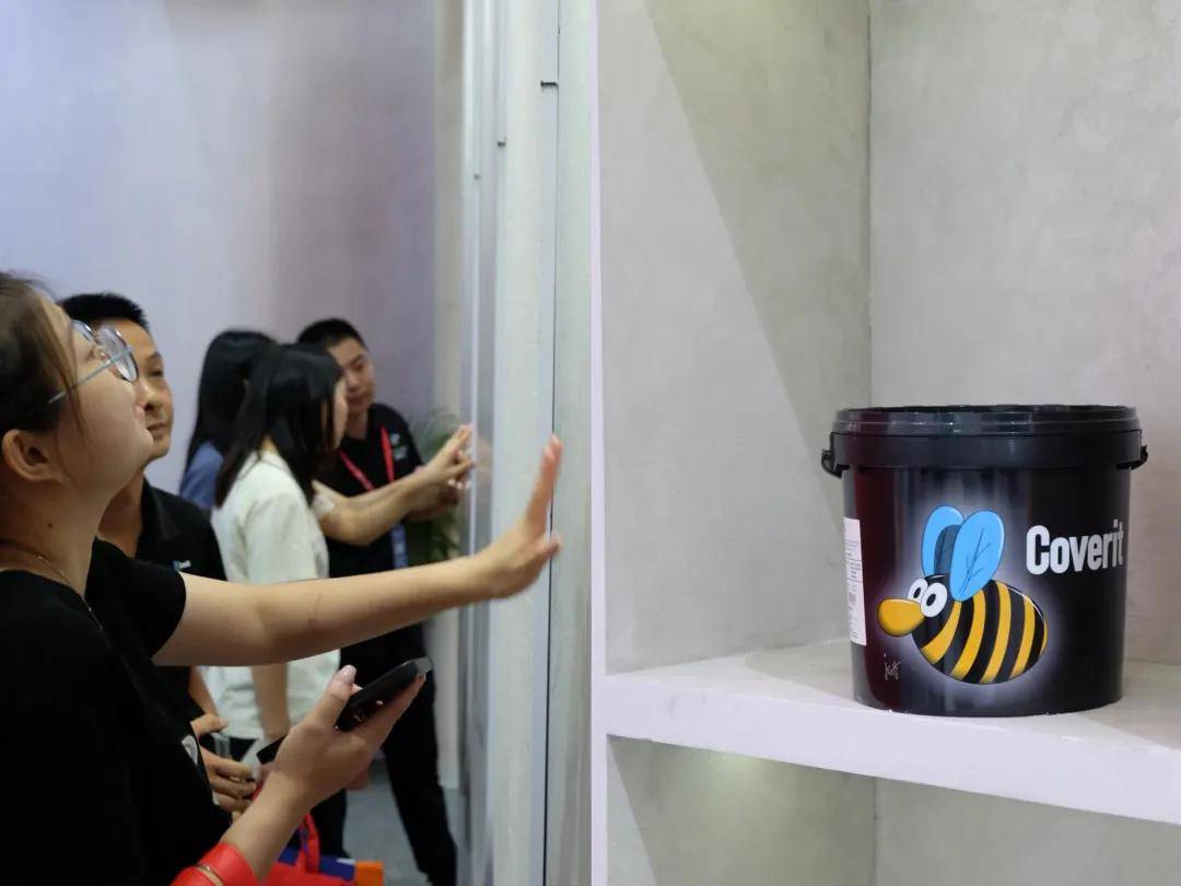 艺涂装丨设计吸睛 爆品领潮,小蜜蜂"硬控"广州建博会