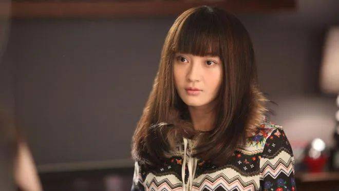 她曾是80后一线女星,凭借《裸婚时代》走红,如果没有"周一见"事件,她