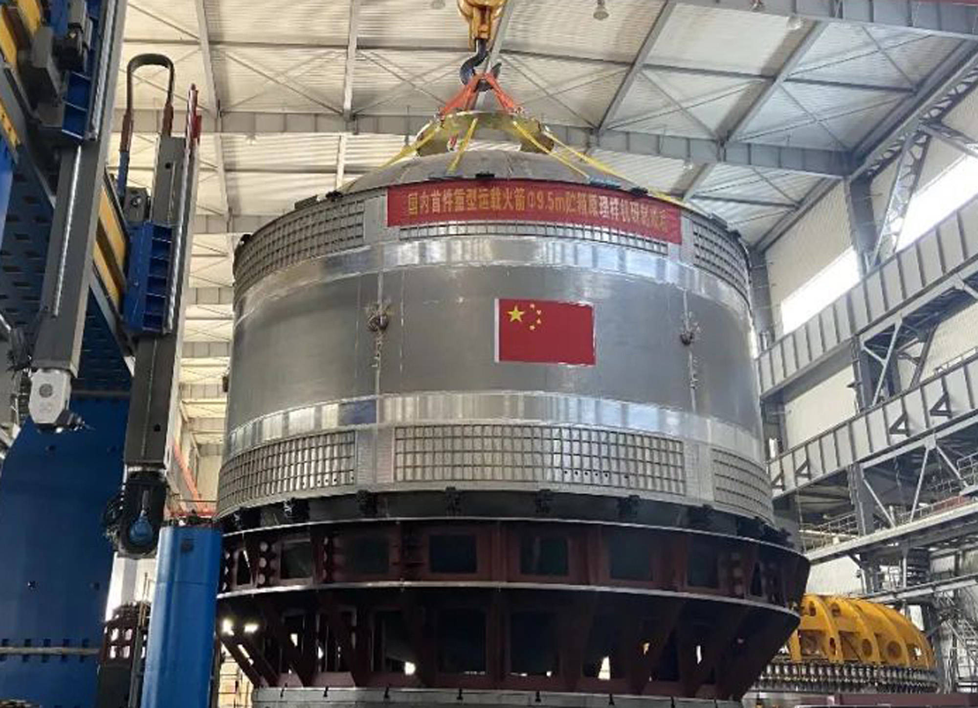 30台发动机暴力推进,能送3辆99a坦克上太空_登月_重型火箭_月球