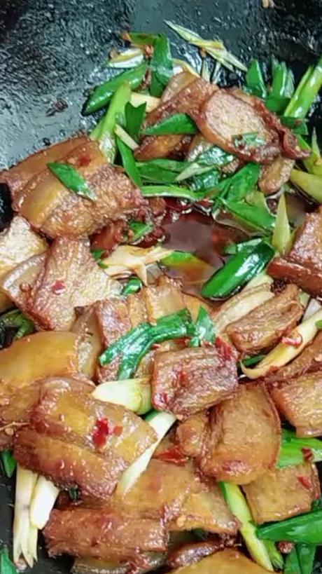 温馨提醒:2,回锅肉好吃又不肥腻,真的是百吃不腻的一道家常