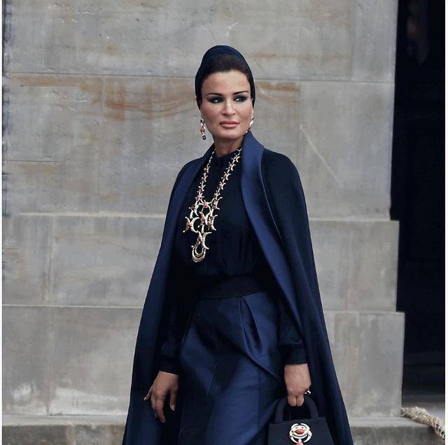 中东"武则天"莫扎:为复仇嫁仇人之子,今将卡塔尔王朝踩脚底