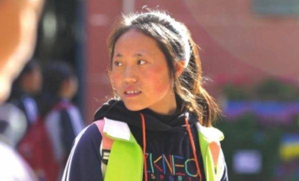 当年甘肃农村女孩,为获学费资助给支付宝寄母鸡,结果如何