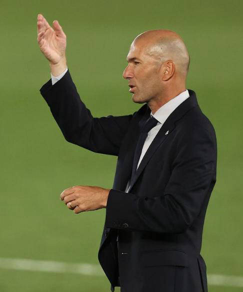 德尚愤怒反驳批评,球迷呼吁更换齐达内接任法国队主帅