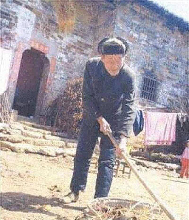 刘祚坤:从5岁孤儿到一等功臣,虽生活在特困村,却力挺后人参军_孙子