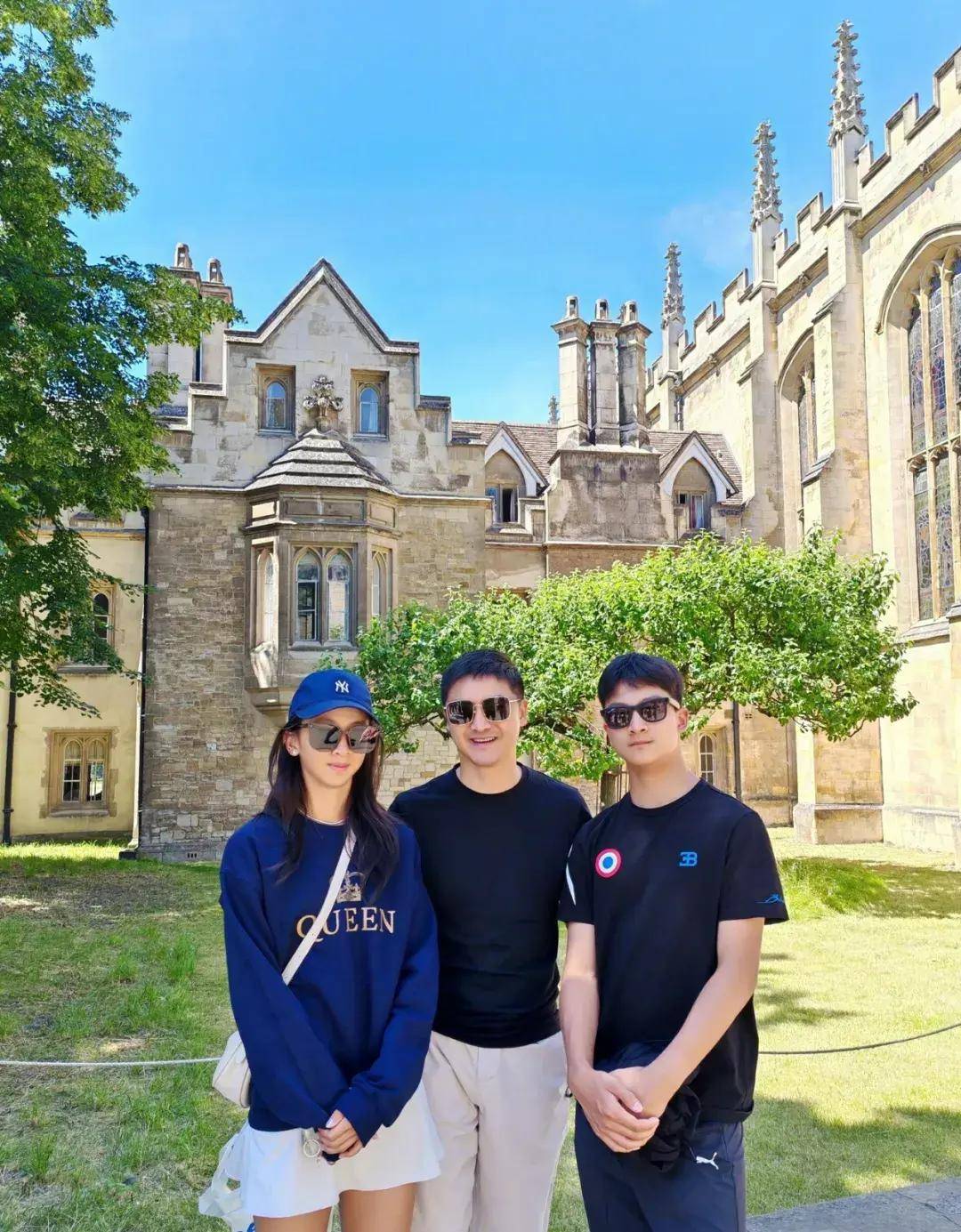 曹格的儿子joe(曹三丰),虽然小时候没有妹妹grace那么抢眼,但如今的他