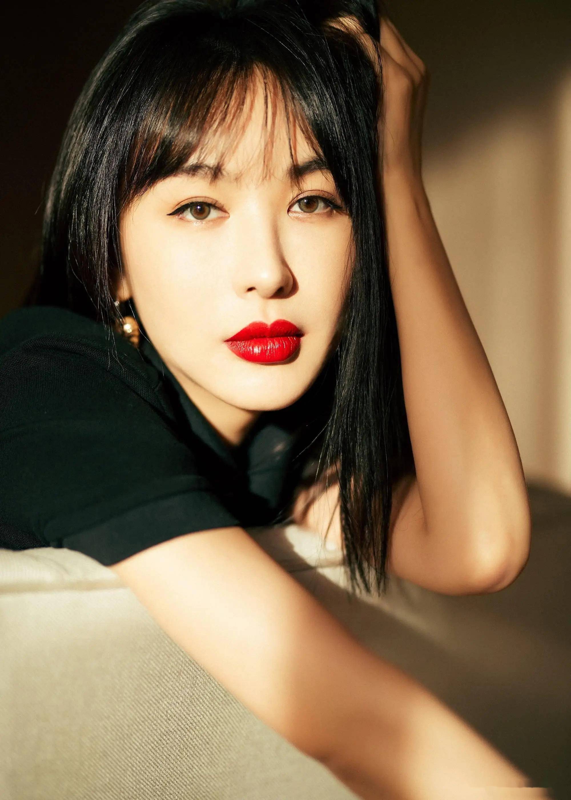 李菲儿的写真曝光,这饱满性感太有韵味了,让人感叹:不愧是晓明哥前