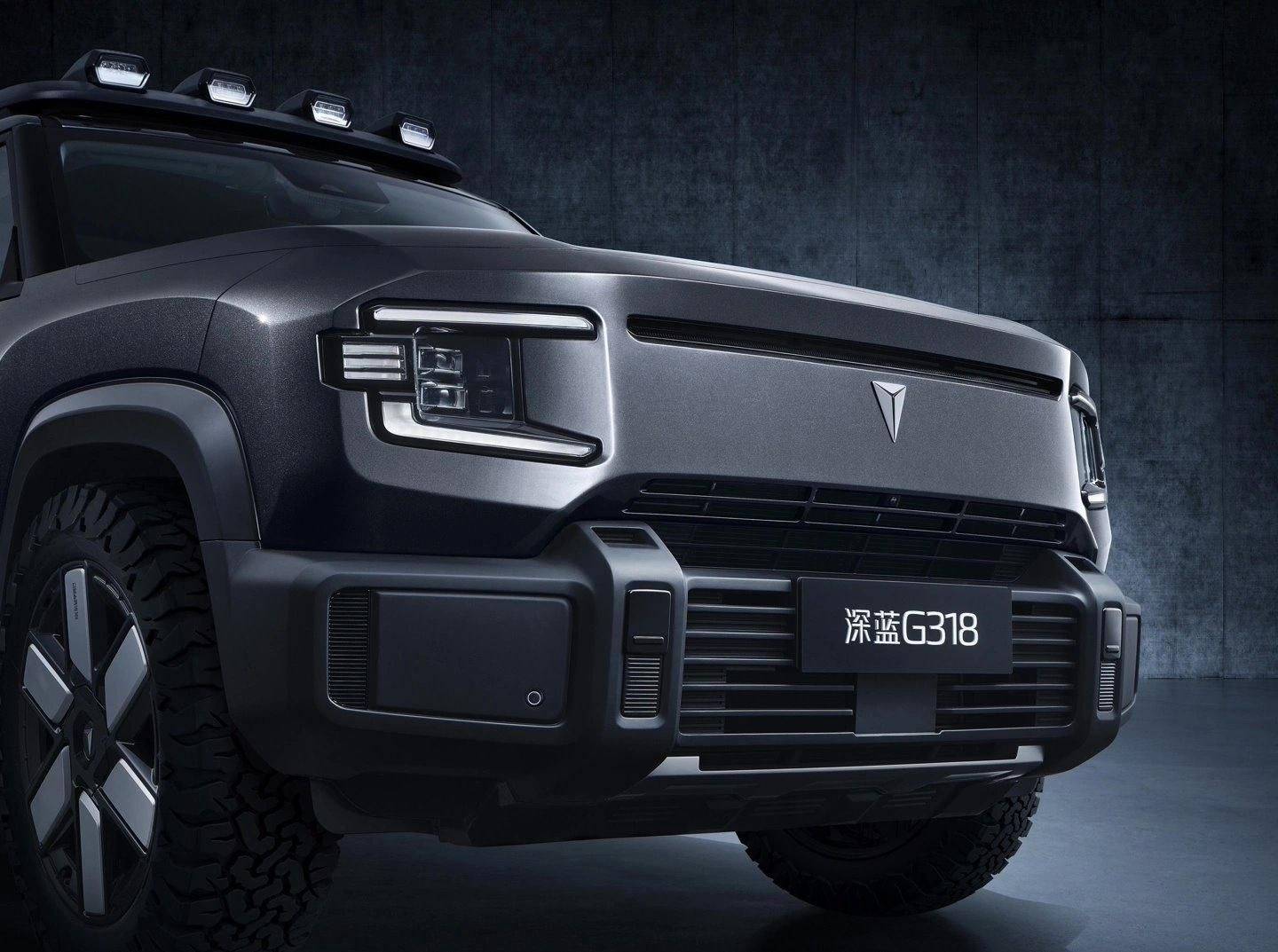 借到了这辆车,这辆车的车主加装的,g318全系都可以选装265/60 r18规格