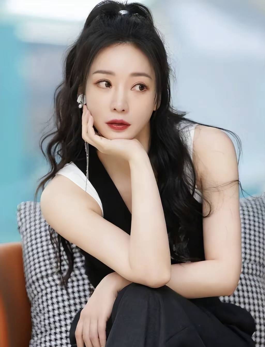 著名女星柳岩患病动手术3个月又复发,引起媒体关注和粉丝担忧