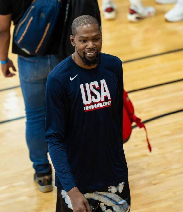 这引发了关于球员真实身高的质疑,根据nba官方数据,杜兰特身高2米11