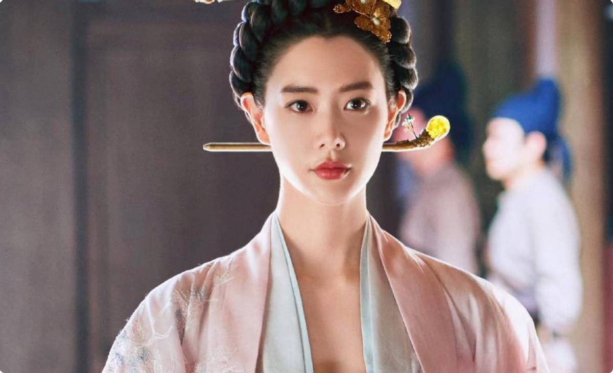 《梦想城》开播,韩国女神克拉拉一登场,我才知道什么叫蛇蝎美人