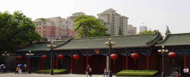 而富丽堂皇的肃王府,倒是没有在兵祸中被损毁,一直留存到今天,历经清