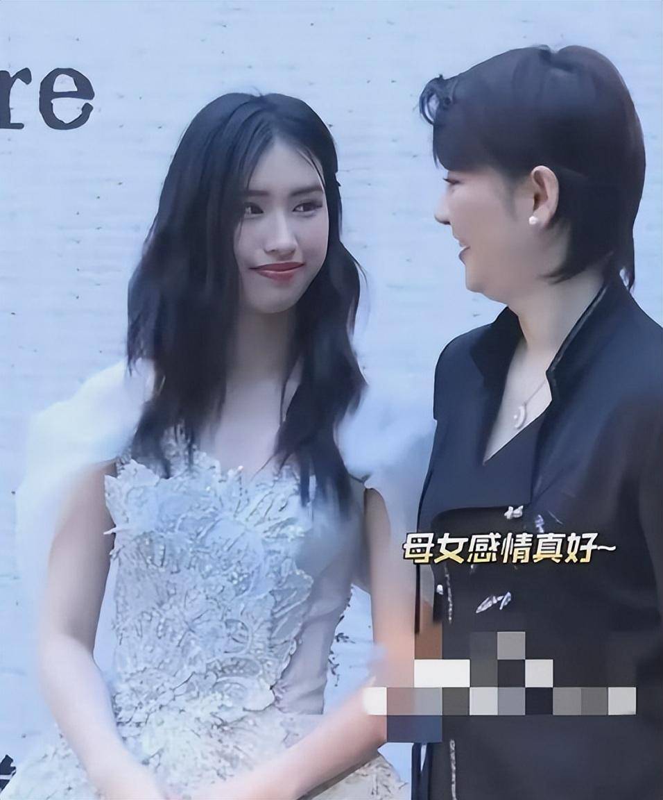 冯小刚女儿徐朵出道!网友吐槽:龅牙,大嘴唇,看起来不聪明!