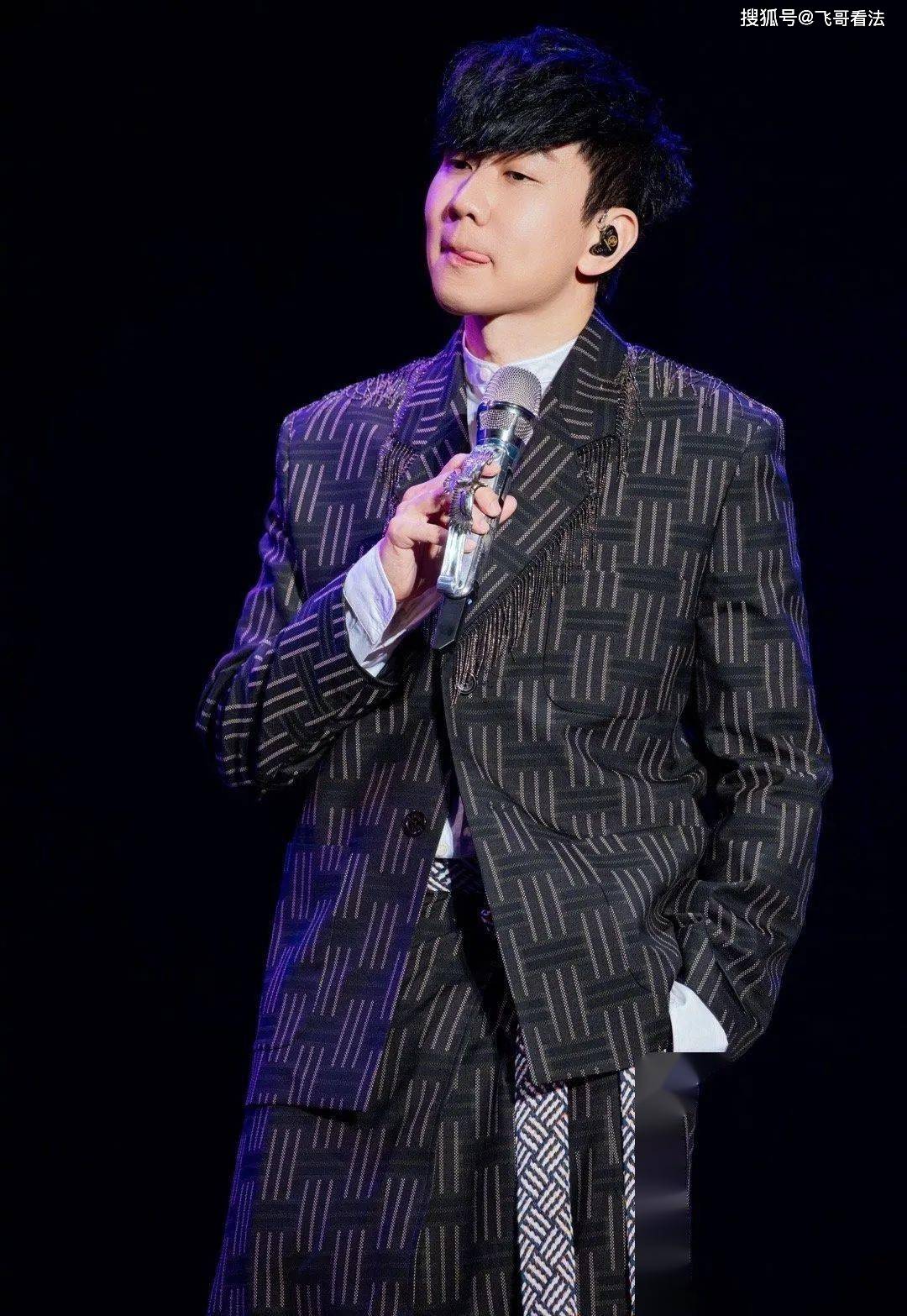 出大事,林俊杰退圈避风头,女歌迷穿红衣裤上吊自尽,照片曝光警方称