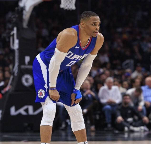 绝非玩笑:nba竟有四人能胜任1至5号位,詹姆斯榜上有名