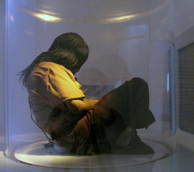 6700米山顶惊现14岁冰冻少女,历经500年后,尸体为何还没腐烂?