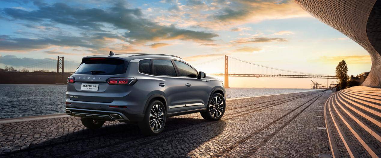 全景天窗与高级音响,瑞虎8 plus冠军版有的是舒适体验