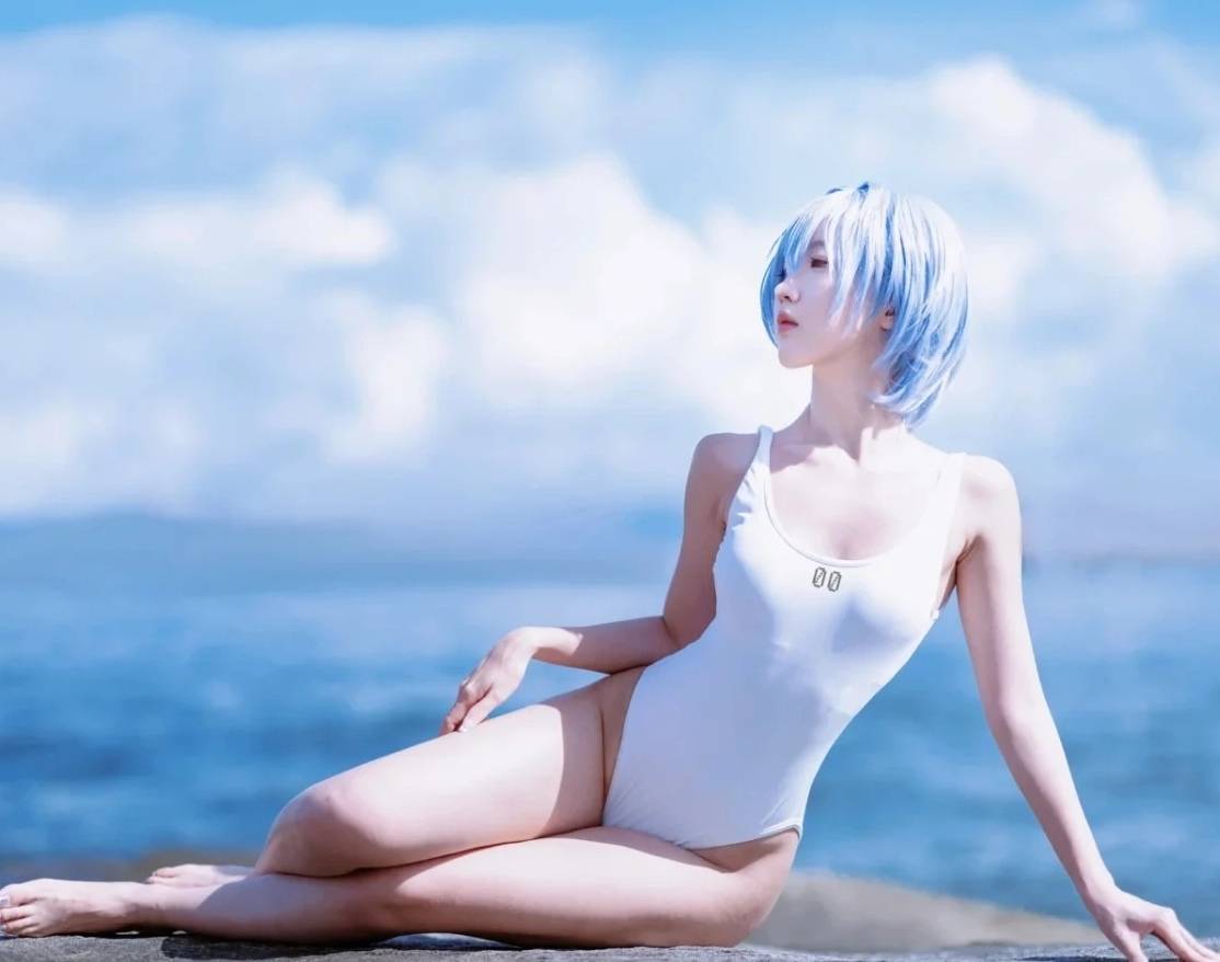 也有人认为,这个网红为了博流量,她穿泳衣有点不合适,毕竟cospla