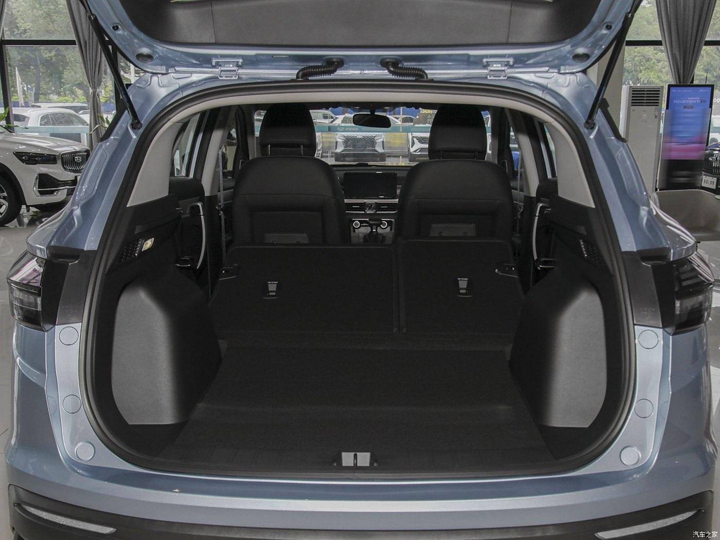 外观很时尚,高配7.38万,搭载1.5l发动机,带你看吉利缤越超能版