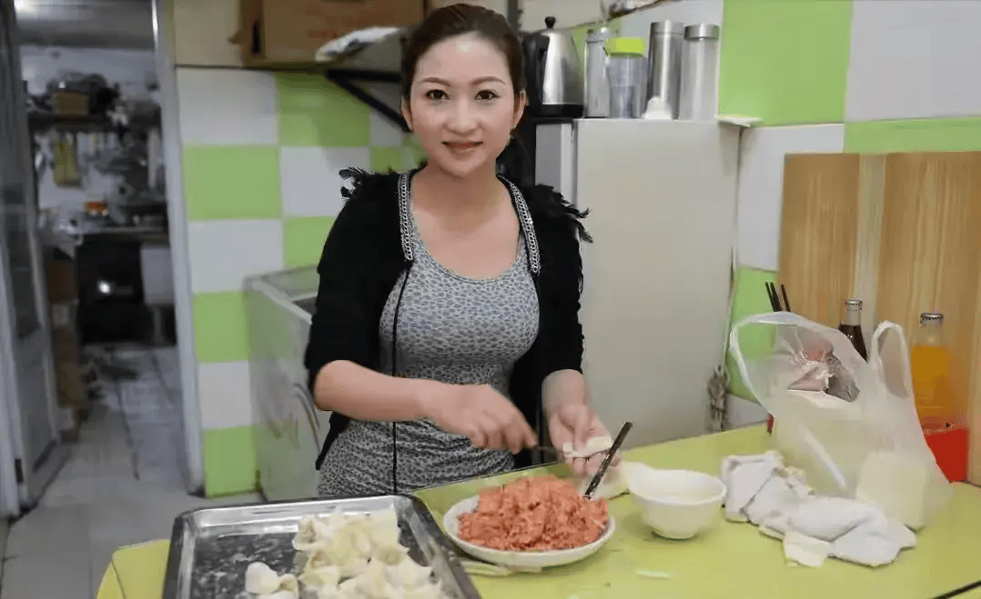 餐馆老板娘完整版