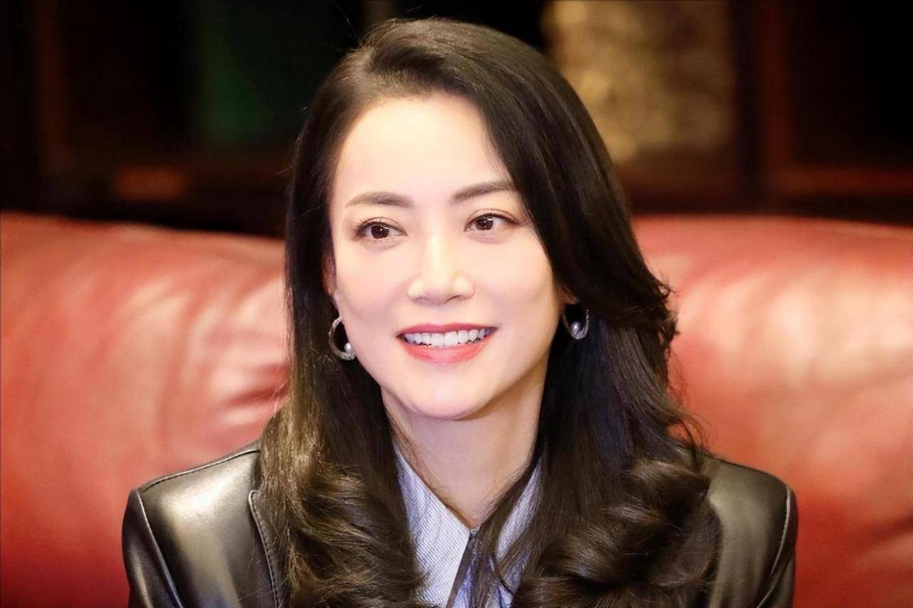 霍汶希的精彩人生毕竟霍汶希和谢霆锋合作多年,关系铁得很.