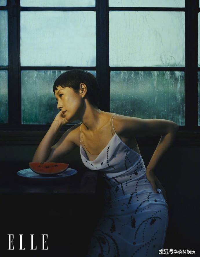 48岁马伊琍最新大片,穿吊带裙个性养眼,短发造型美回"夏琳"_生活_女儿