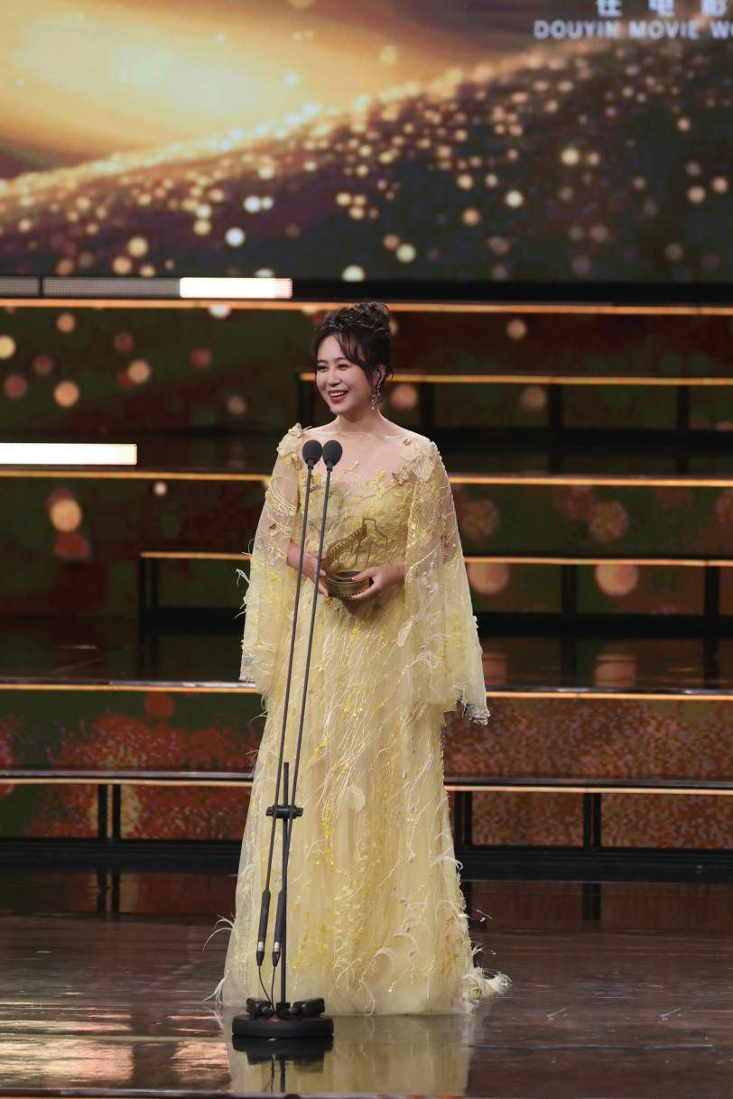 《抓娃娃》掀起观影风潮，马丽开创喜剧演绎新思路-抓娃娃的小视频抓孩子的小视频