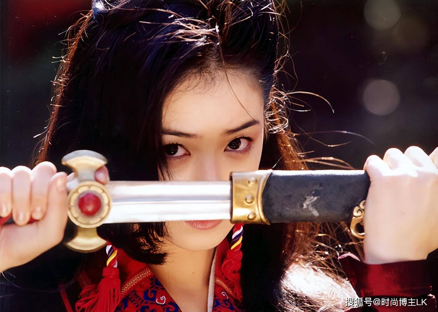 难怪蒋欣这么漂亮!父亲照片一公开,网友傻眼了_木婉清_陈建斌_感觉