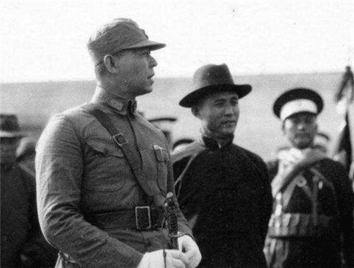 他身中16弹壮烈牺牲,蒋介石扶棺痛哭,日军为护他遗体停战一天