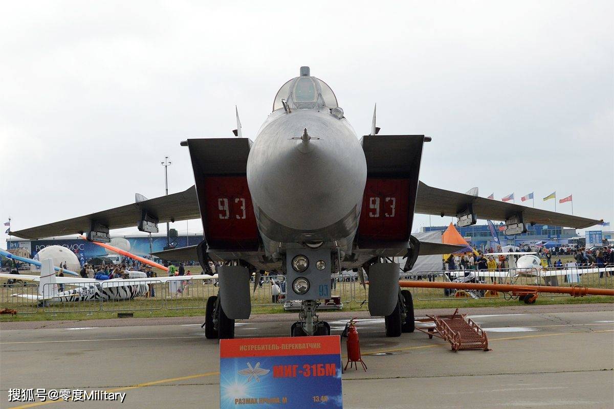 米格-31bm截击机的巡航速度比苏-35s战斗机高得多,这意味着发射的导弹