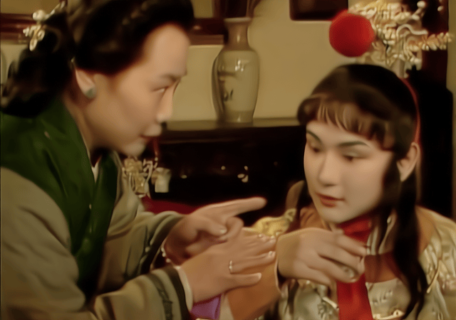 《红楼梦》:女人年纪大了更应自重,为啥要活成讨人嫌的李嬷嬷?