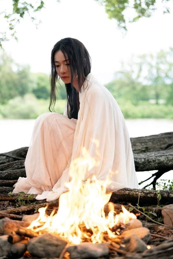 圈,在《克拉恋人》饰演的女配人气超级高,后来又以《三生三世》凤九一