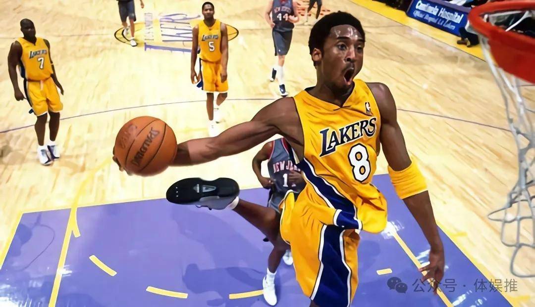 乔丹的罚球线起跳扣篮和滞空能力让他的扣篮极具观赏性.