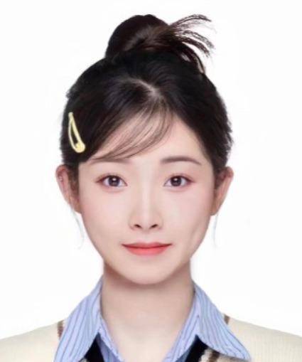 "和吴艳妮日常照片相比,这张证件照的确p得有些过度,有明显的p图痕迹